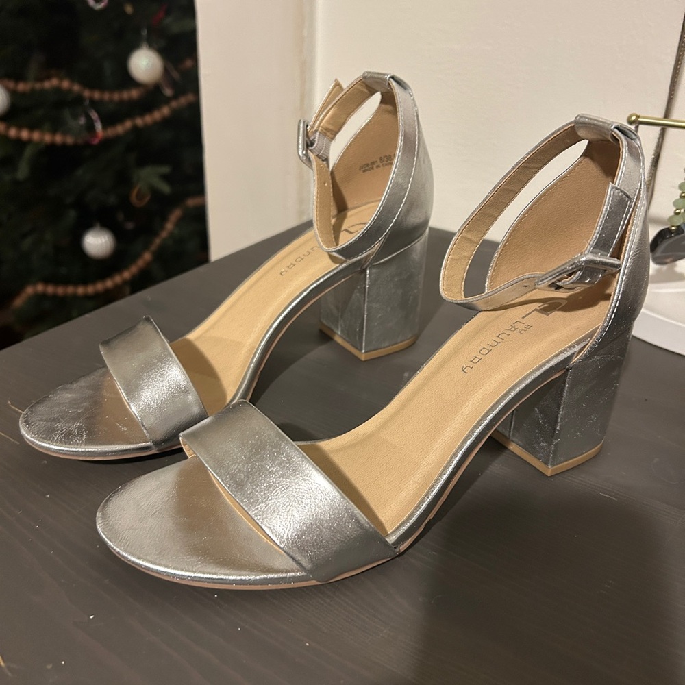 CL by Laundry Jody Sandal in Silver Size 8
